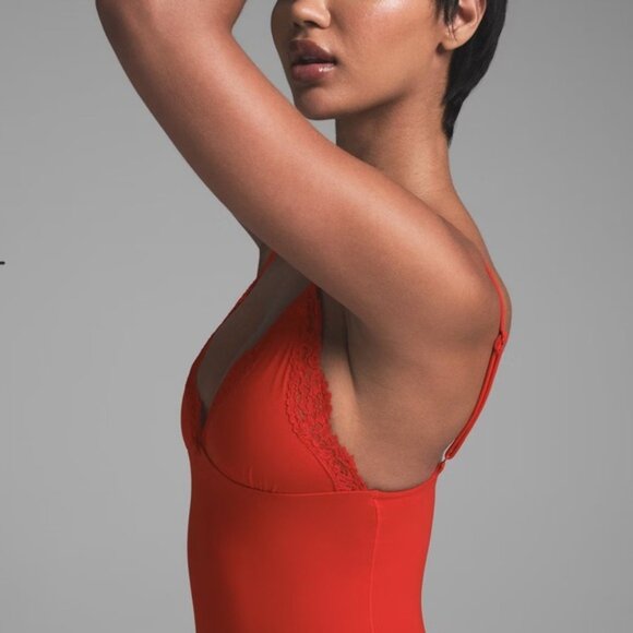 NWT! Skims Fits Everybody TRIANGLE ONESIE bodysuit shorts cayenne red large - Picture 2 of 7